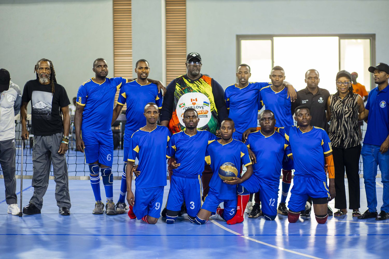 Partenariat NPC Rwanda — Tyson Dream avec une équipe de volleyball assis au Heroes Cup