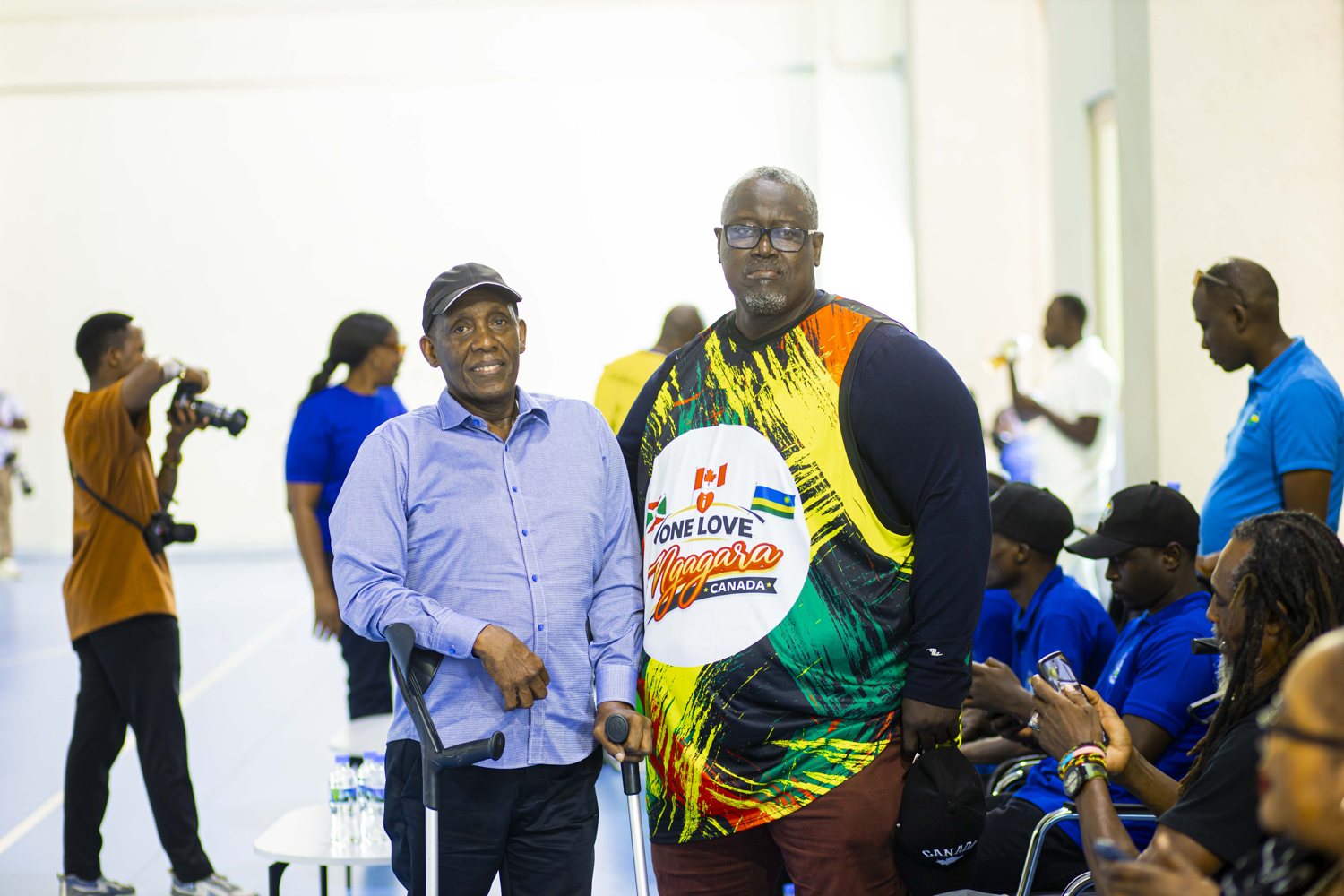 Participation communautaire et dignité — participant en situation de handicap aux côtés de Tyson Dream