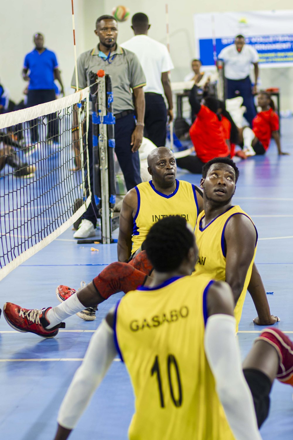 Match de volleyball assis au filet, Heroes Cup 2026
