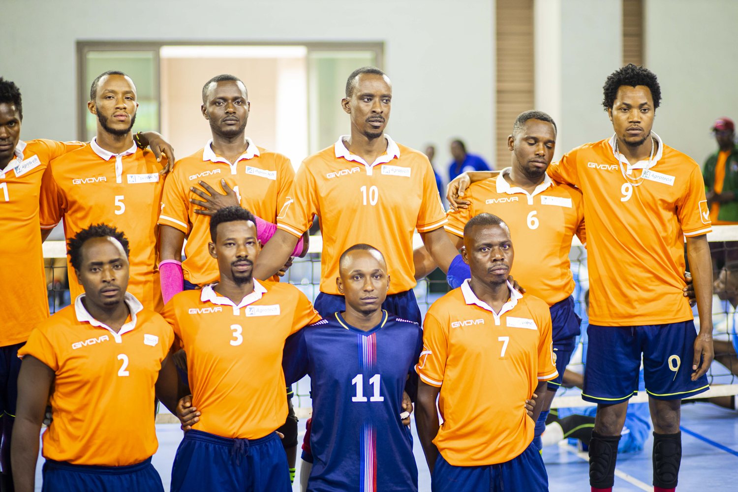 Une équipe du tournoi de volleyball assis