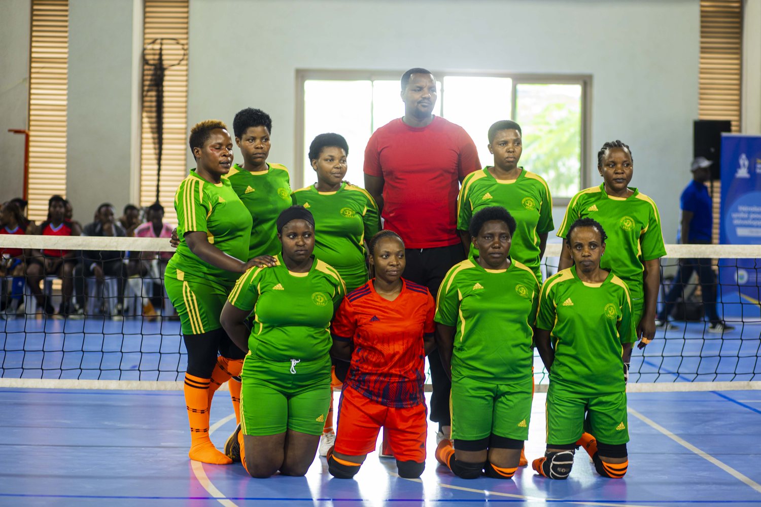 Équipe féminine de volleyball assis